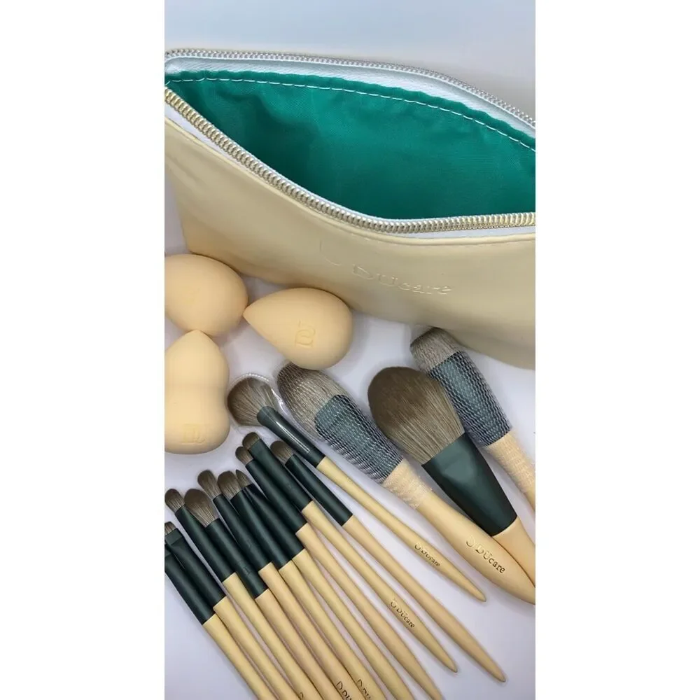 DUcare Christmas 18Pcs Makeup Gift Set With 14pcs Brush 3 Sponges 1 Cosmetic Bag